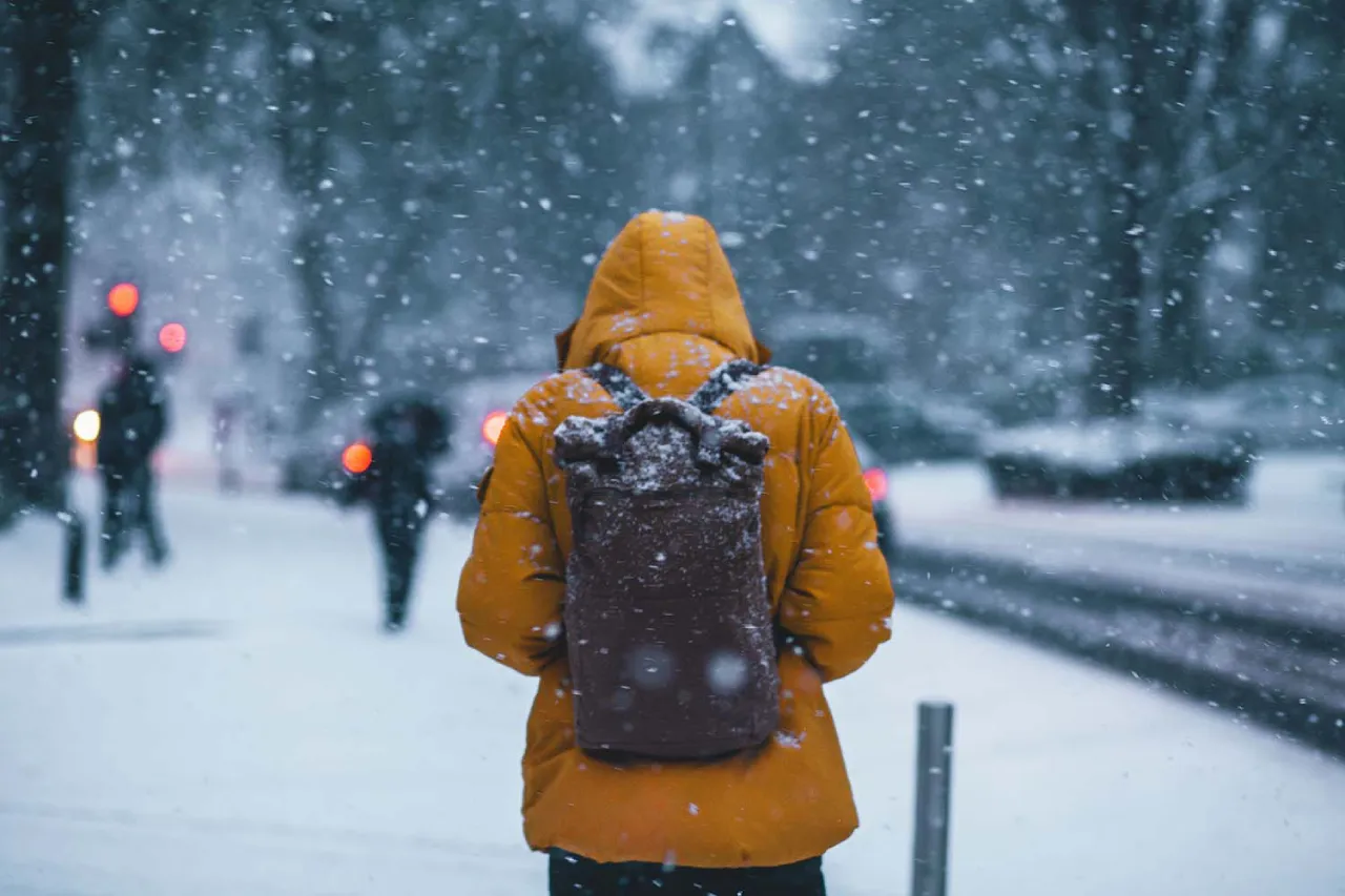 5 Smart Ways to Stay Warm During Winter Storms
