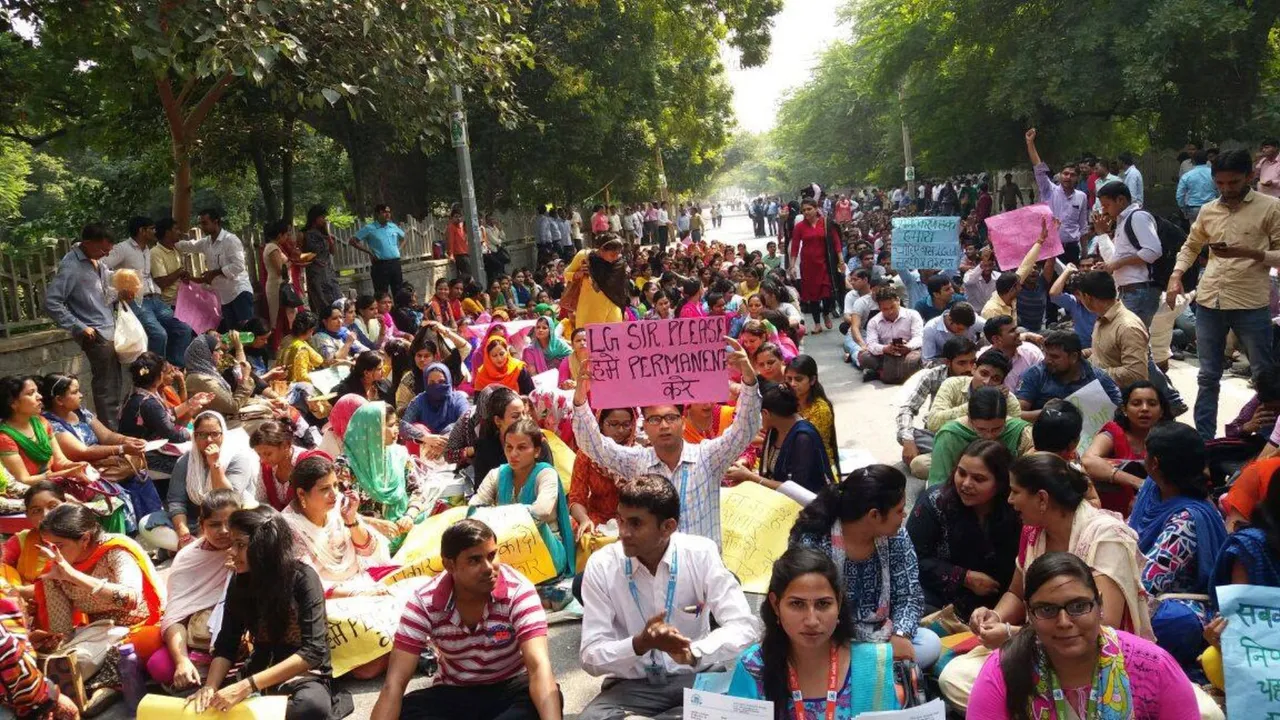 Guest teachers in Delhi protest