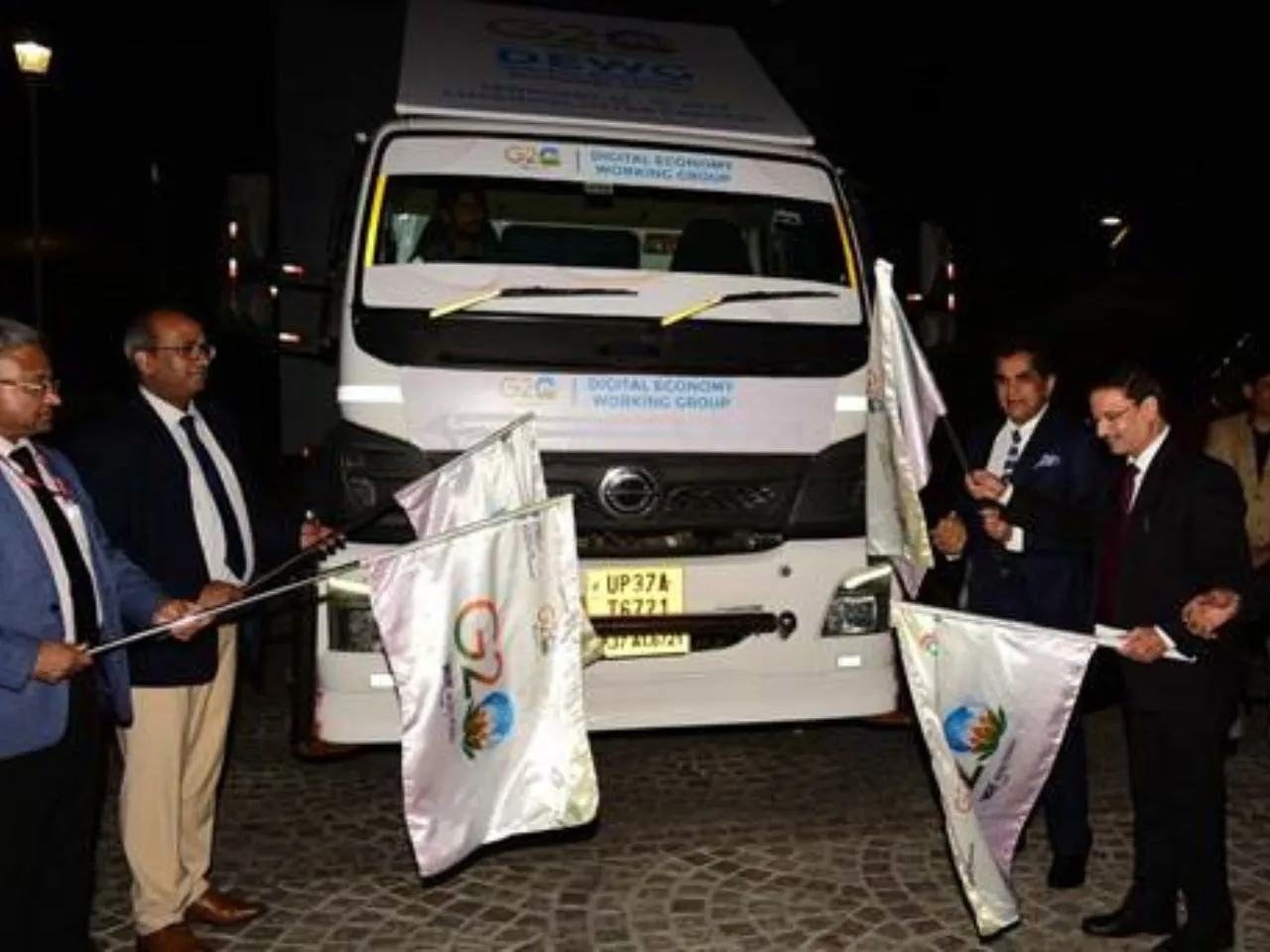 India’s G20 Sherpa Demonstrates Digital India Mobile Van