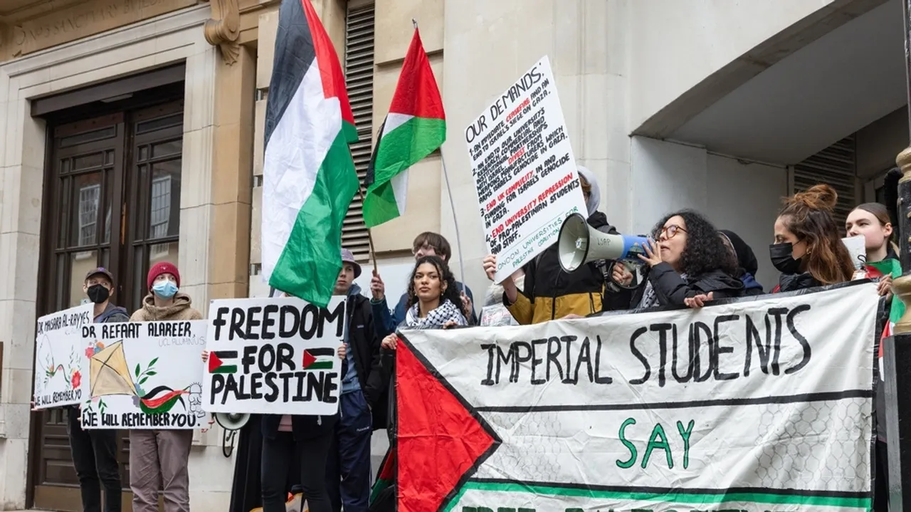Pro-Palestine Students Occupy University Association Building in The Hague, Demand Boycott of Israeli Institutions