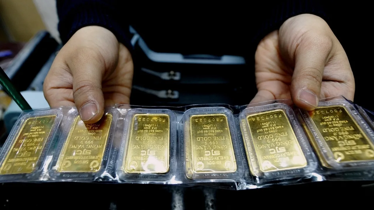 Vietnam's Central Bank to Auction 17,000 Taels of Gold to Stabilize Market