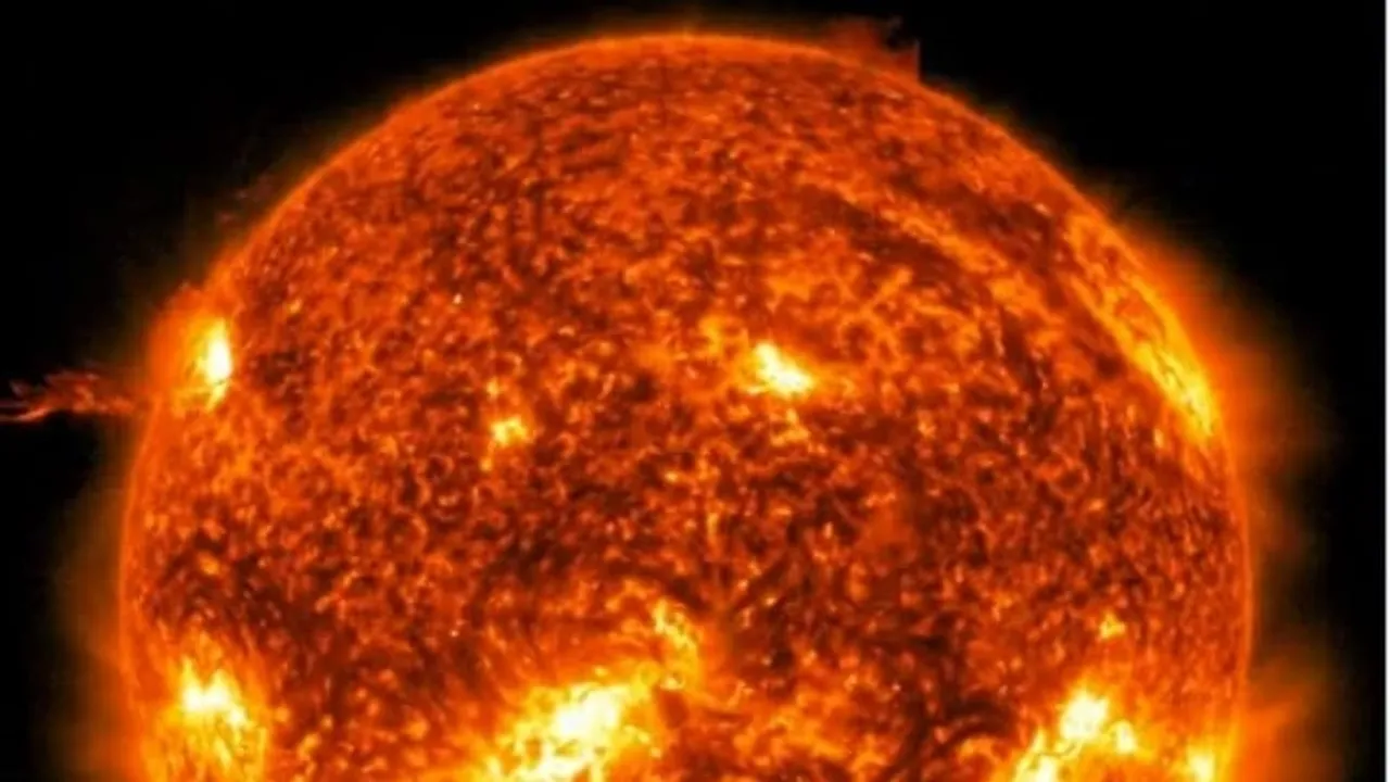 Massive Solar Flare Erupts from Sun, Dwarfing Size of Earth