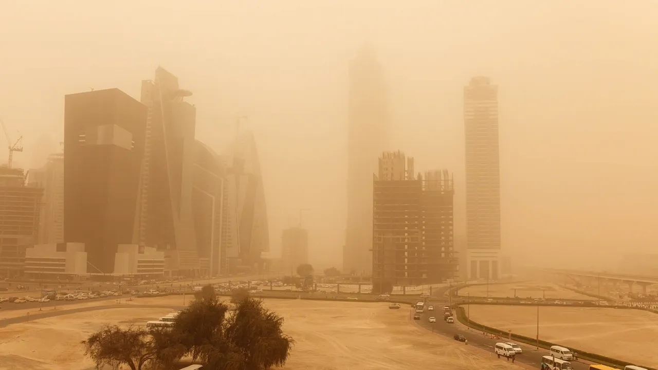 Dubai Faces Extreme Weather as Temperatures Soar and Sandstorms Sweep City