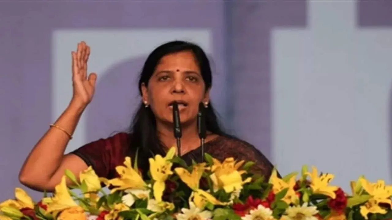Sunita Kejriwal Takes Center Stage as AAP's Star Campaigner in Gujarat Lok Sabha Polls