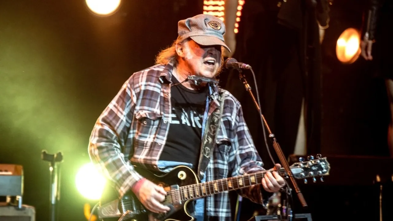 Neil Young Reunites with Crazy Horse for 'Love Earth Tour' in Tennessee