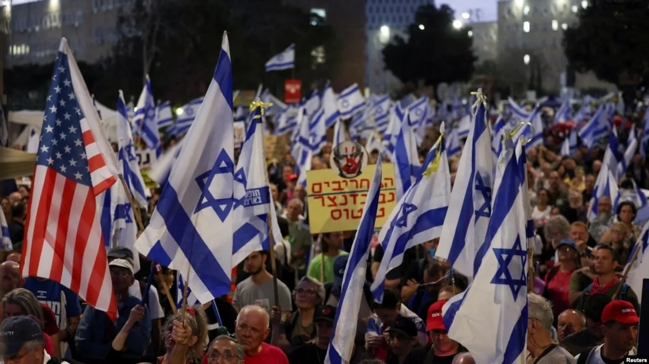 Thousands of Israelis Protest Demanding Hostage Swap and Government Overhaul