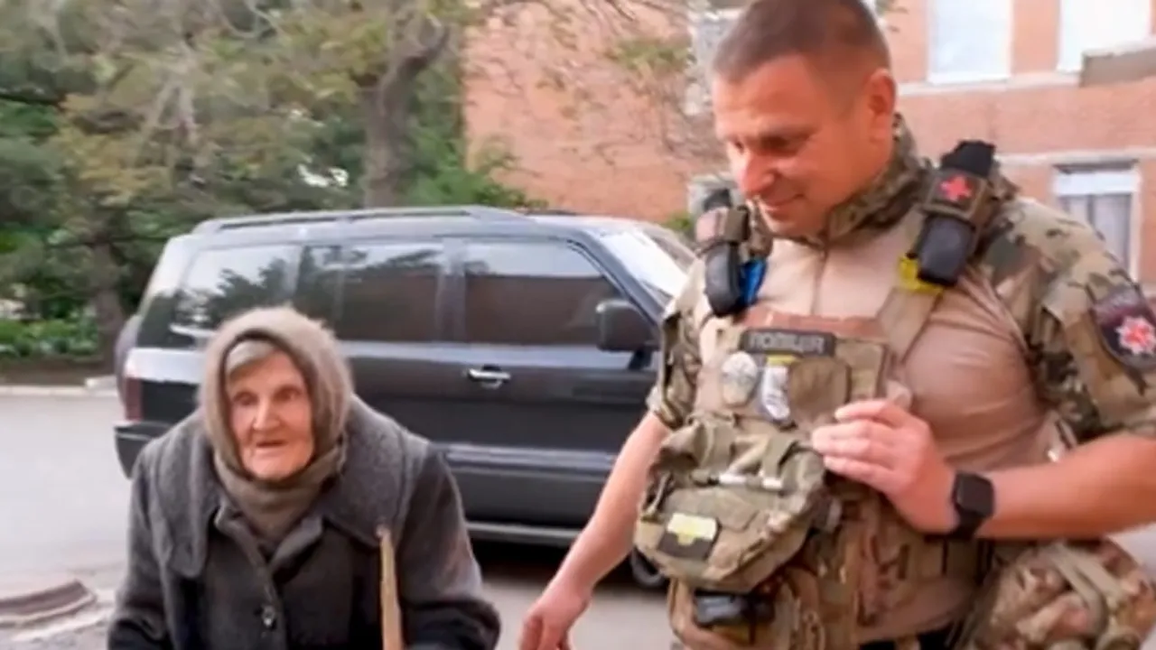 98-Year-Old Ukrainian Woman Walks 10km Under Shelling to Escape Russian Occupation