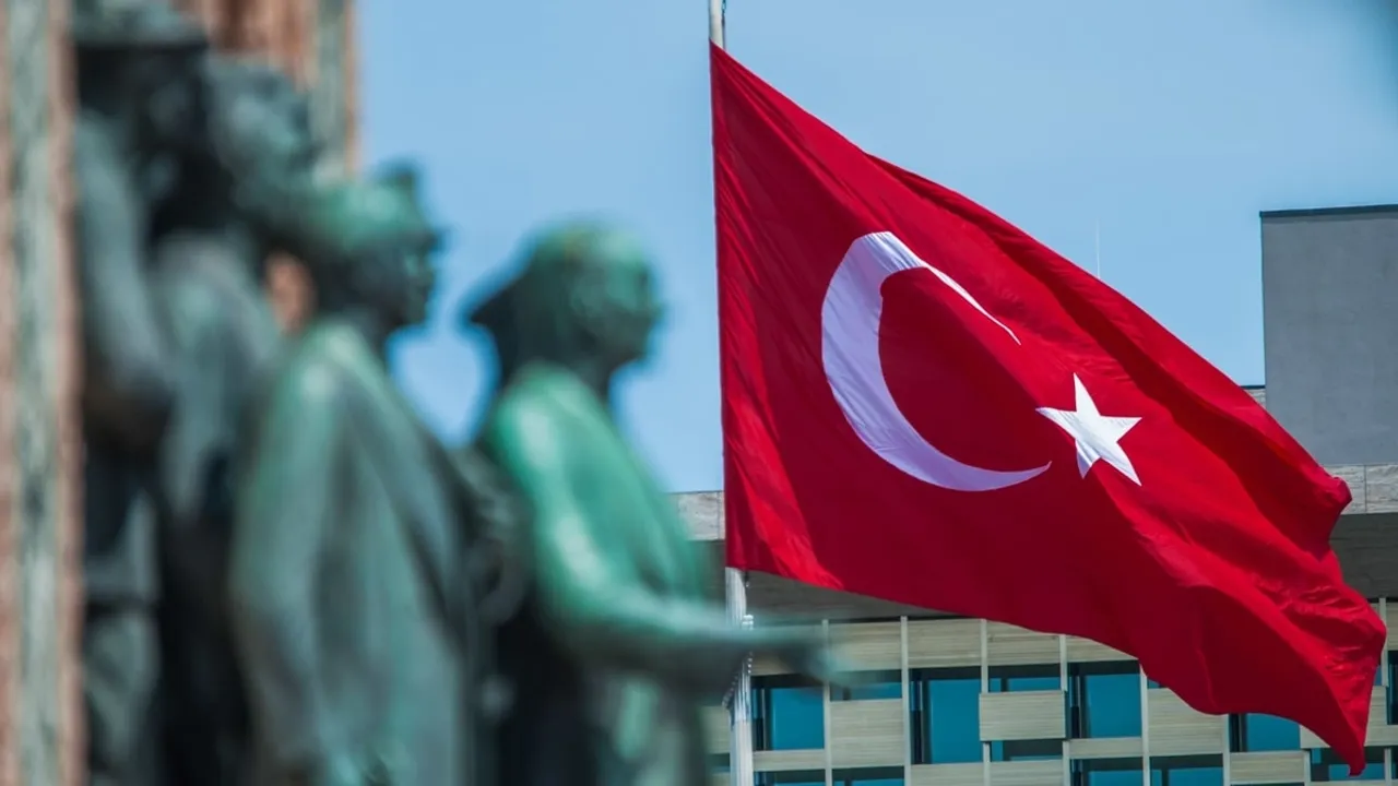 Turkish Banks Offer High Interest Rates Amid Economic Challenges
