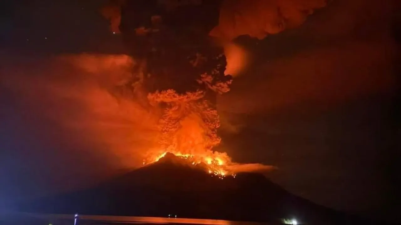 Mount Ruang Volcano Erupts in Indonesia, Forcing Evacuations and Airport Closures