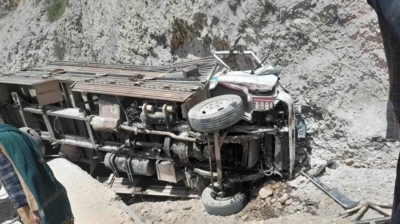 Tragic Traffic Accident in Afghanistan Claims 5 Lives, Injures 24