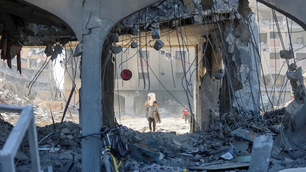 Israeli Airstrikes in Gaza Create 37M Tonnes of Debris, Ceasefire Talks Revived as Catastrophe Threatens