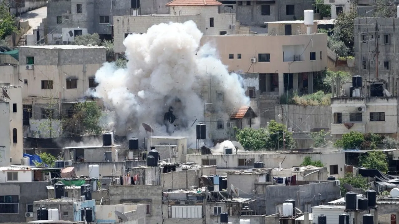 Israeli Airstrike Destroys Al-Raed Building in Gaza City Amid Escalating Conflict