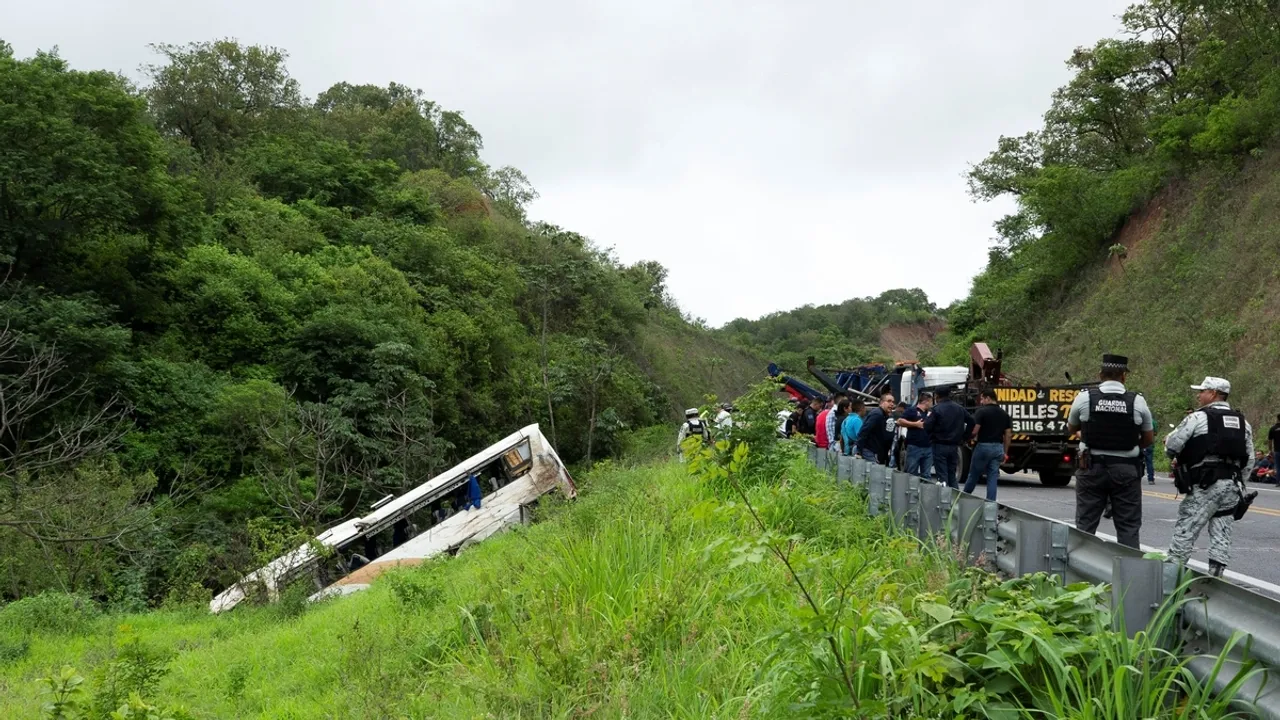 6 Dead, Including 3 Migrants, in Road Accident in Oaxaca, Mexico