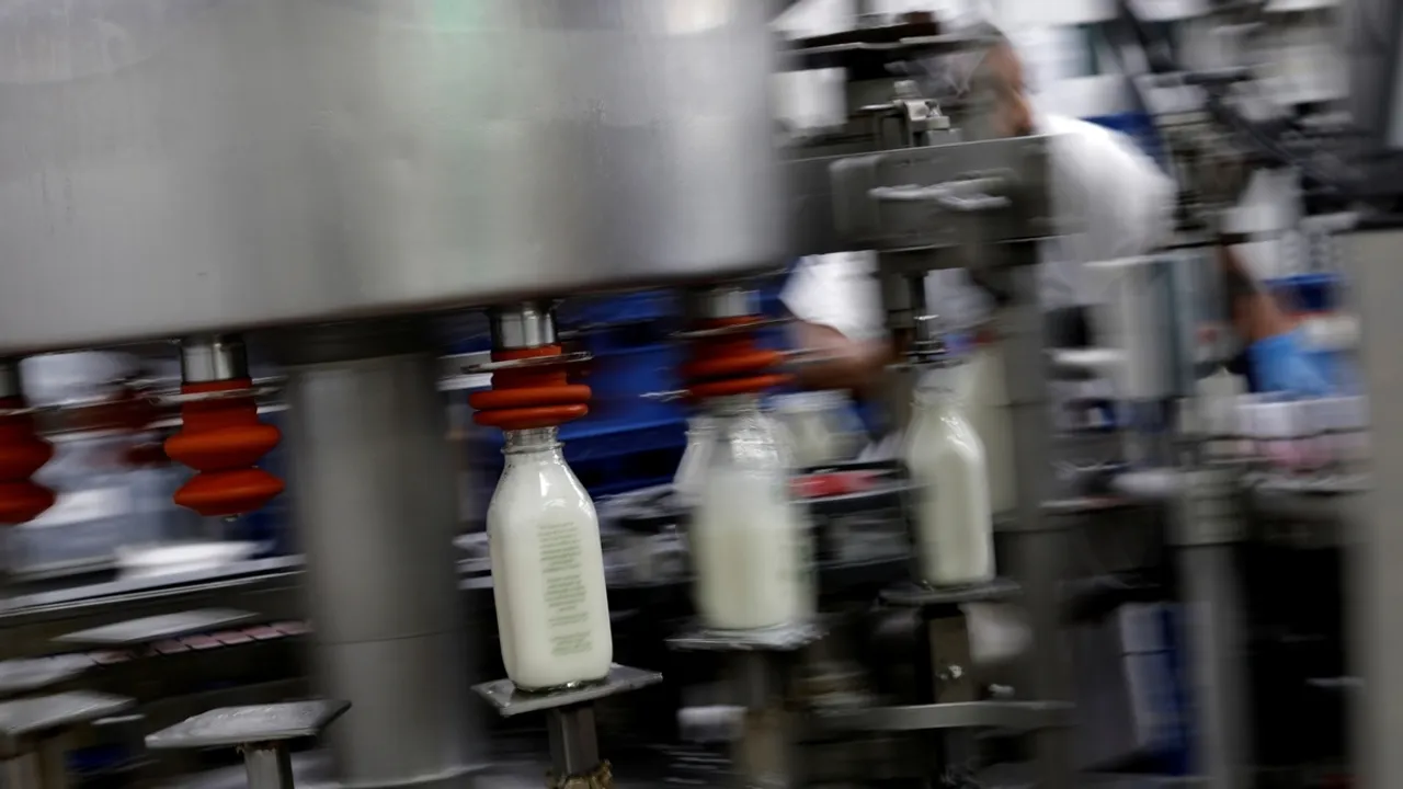 FDA Declares Commercial Milk Safe Despite Bird Flu Virus Traces
