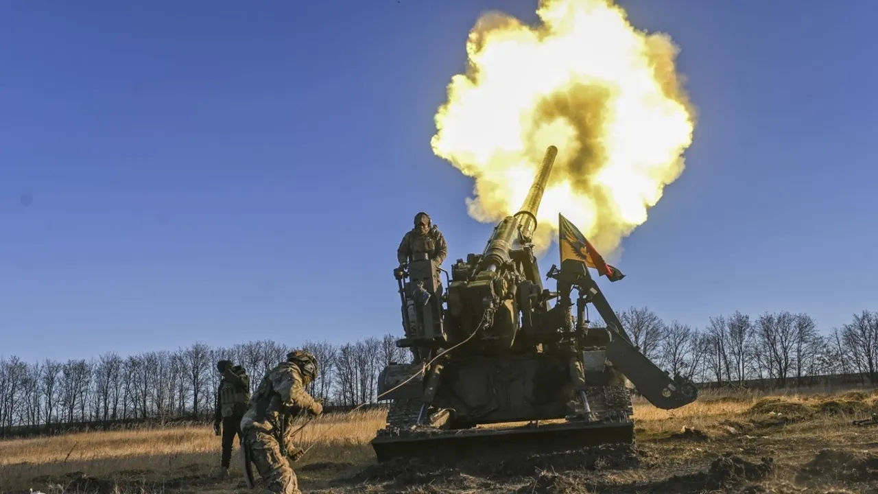 Ukraine's Artillery Struggles Amid Russian Gains Despite US Aid