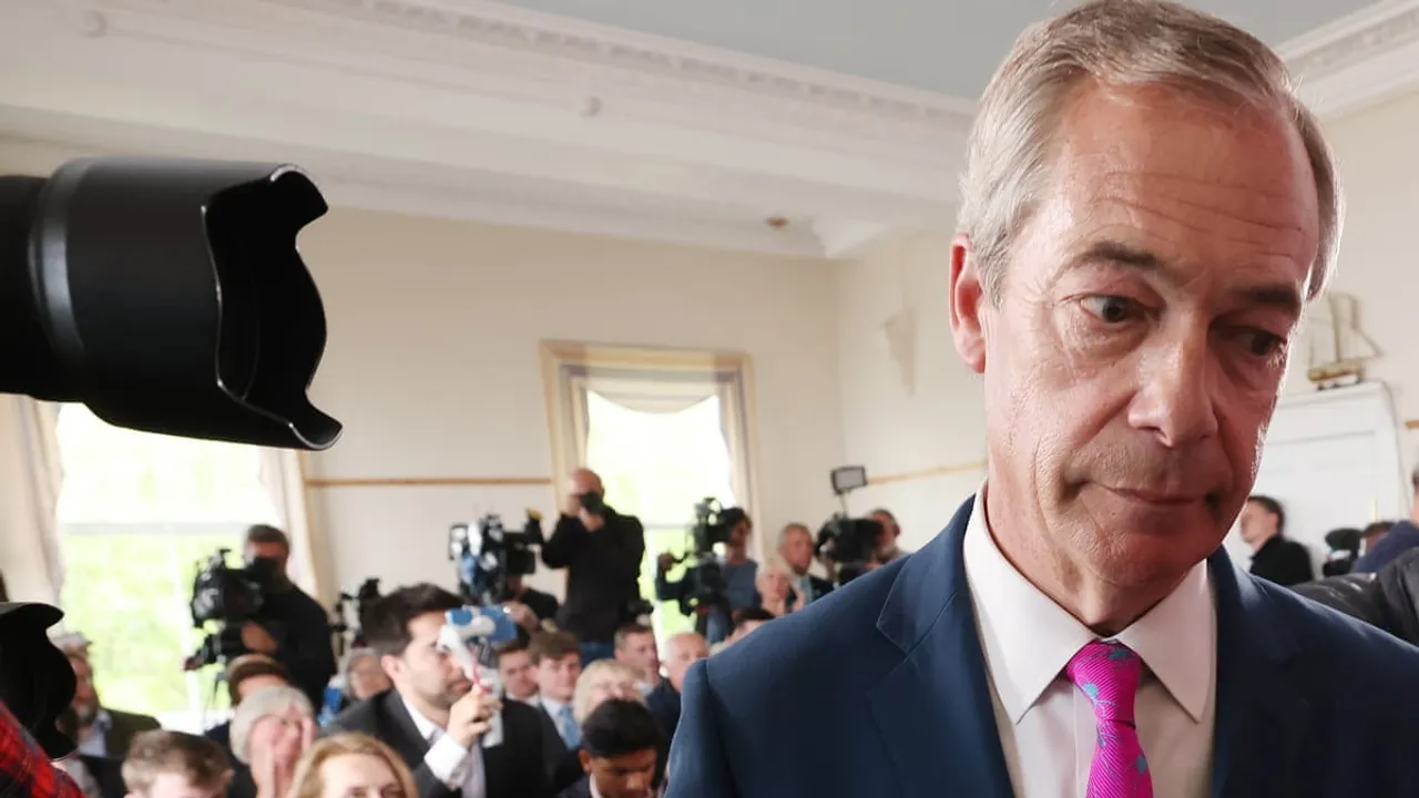 Nigel Farage Warns of Sectarian Politics Rise in England Due to Mass Migration