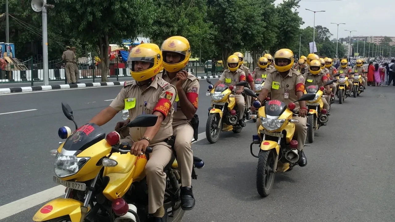 Delhi Police Arrest 150 Motorcyclists for Riding Without Helmets