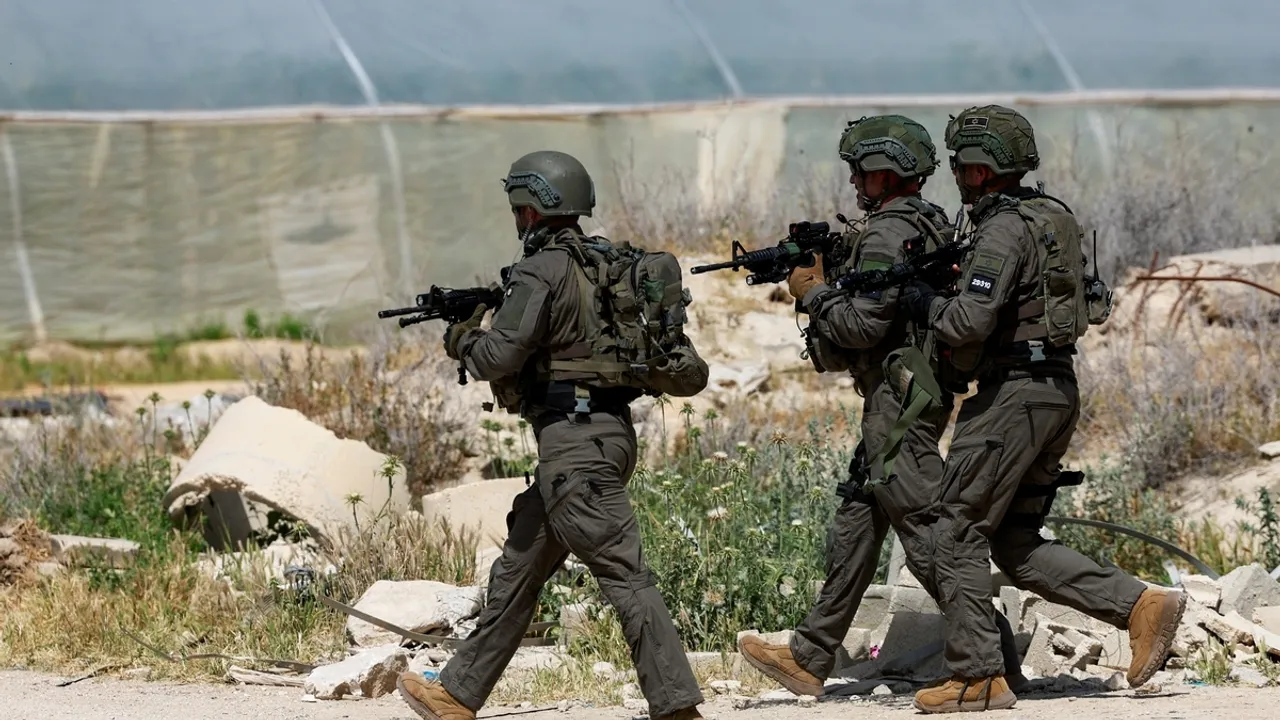 Israeli Forces Shoot and Injure Two Palestinians in Jericho Raid