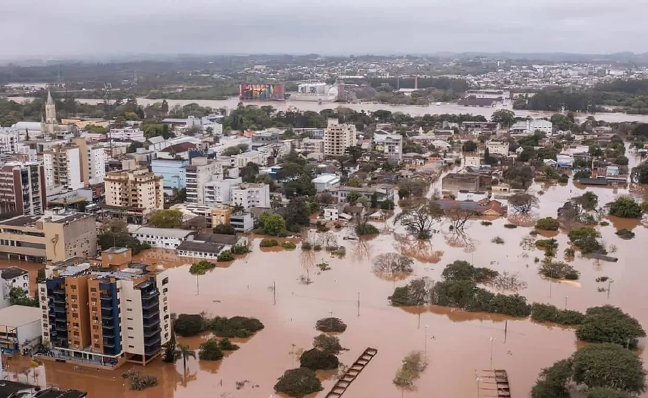 Rio Grande do Sul experiences intense rain causing severe flooding. 
