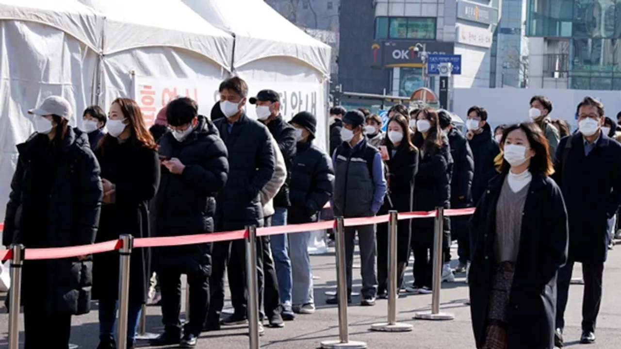 South Korea Lifts Last COVID-19 Restrictions, Shifts to 'Endemic' Approach