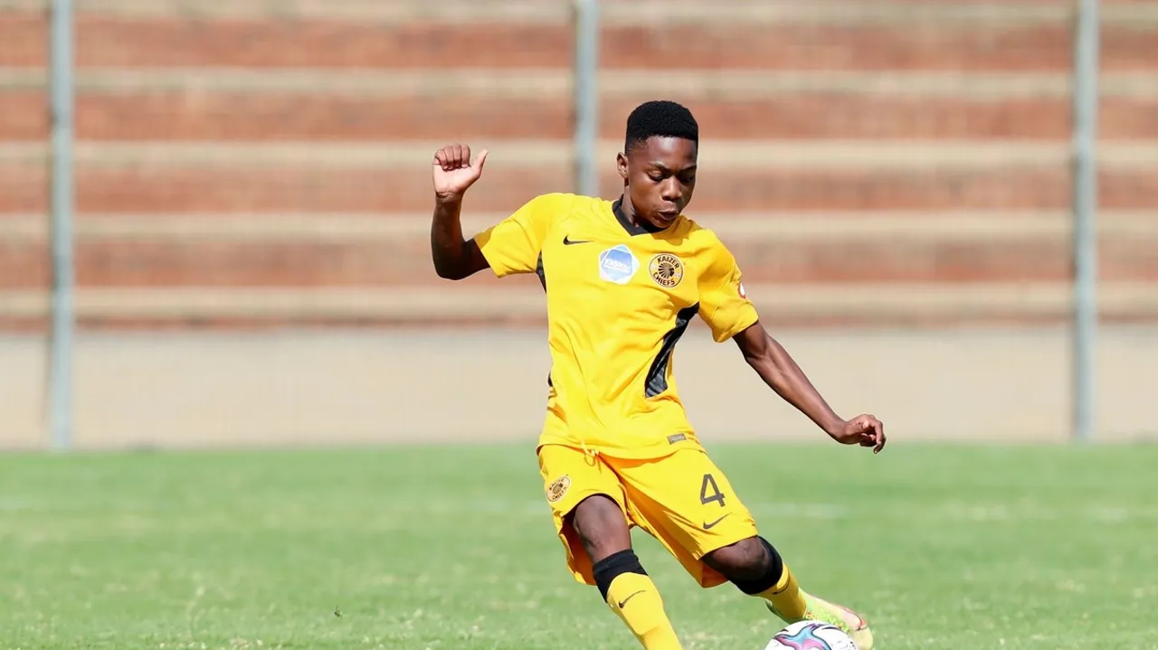 Kaizer Chiefs Sign 16-Year-Old Prodigy Mfundo Vilakazi to Senior Contract