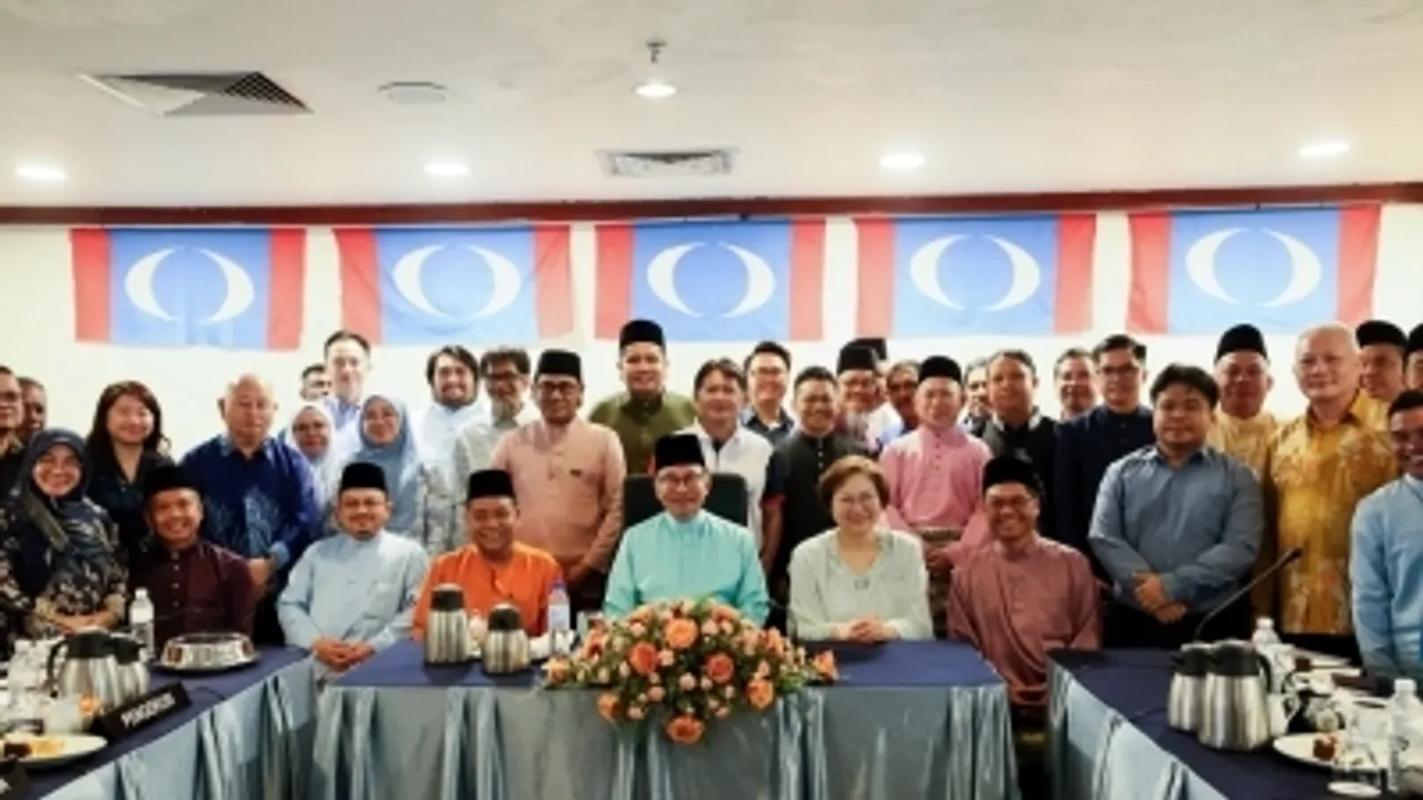 Malaysian PM Anwar Ibrahim Attends Meeting to Resolve PKR Sabah Leadership Crisis