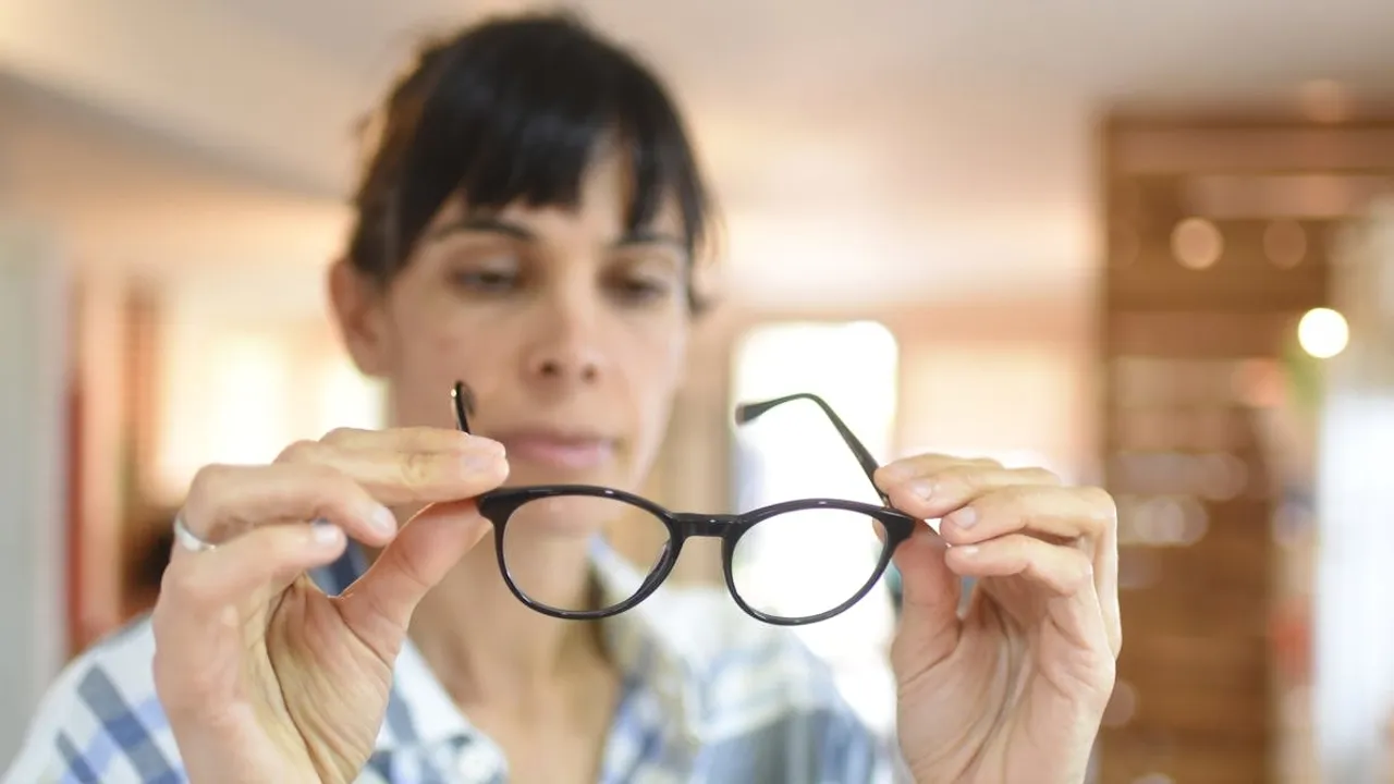 Dr. Benjamin Botsford Debunks Eye Exercises, Advocates for Healthy
