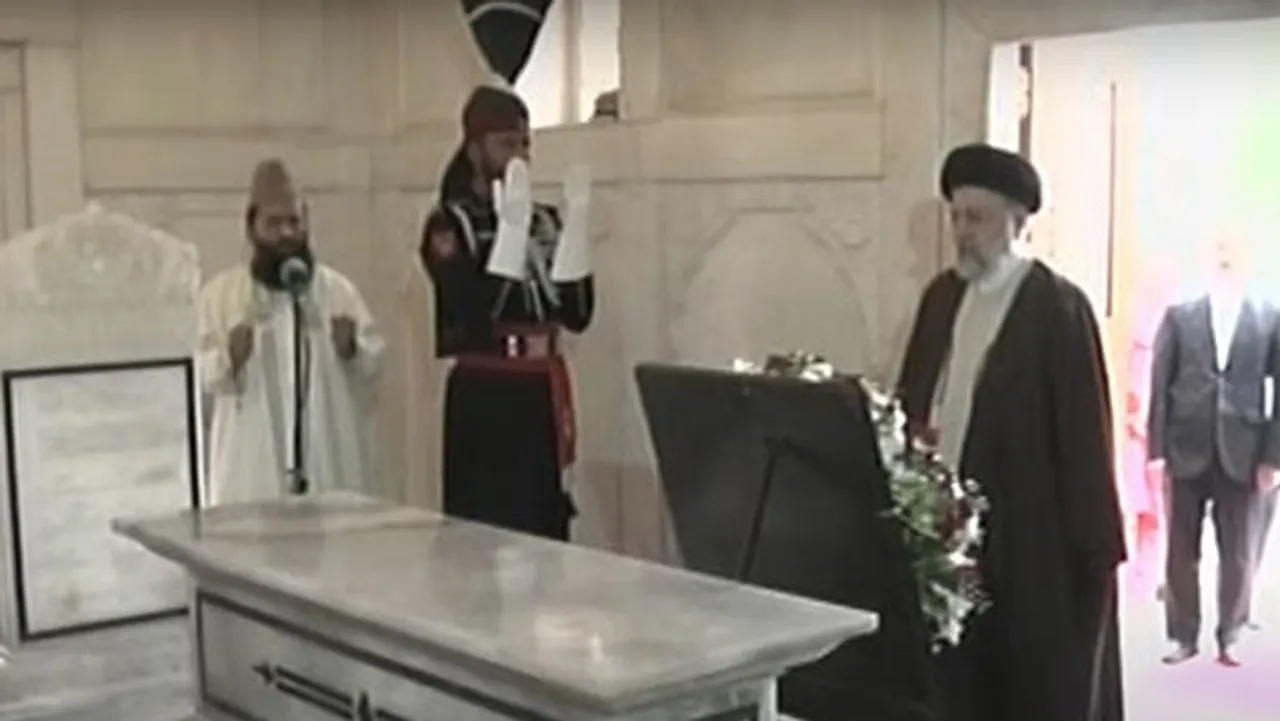 Iranian President Raisi Visits Allama Iqbal's Mausoleum in Lahore, Emphasizes Strong Iran-Pakistan Ties