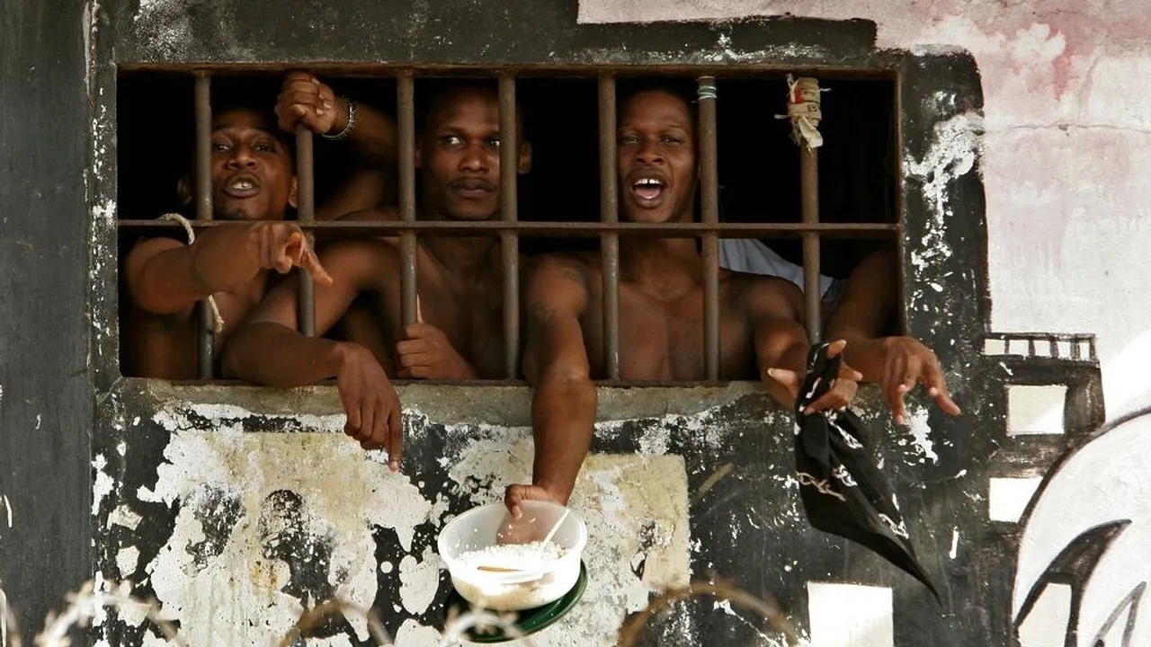 11 Prisoners Escape from Overcrowded Namibian Police Station
