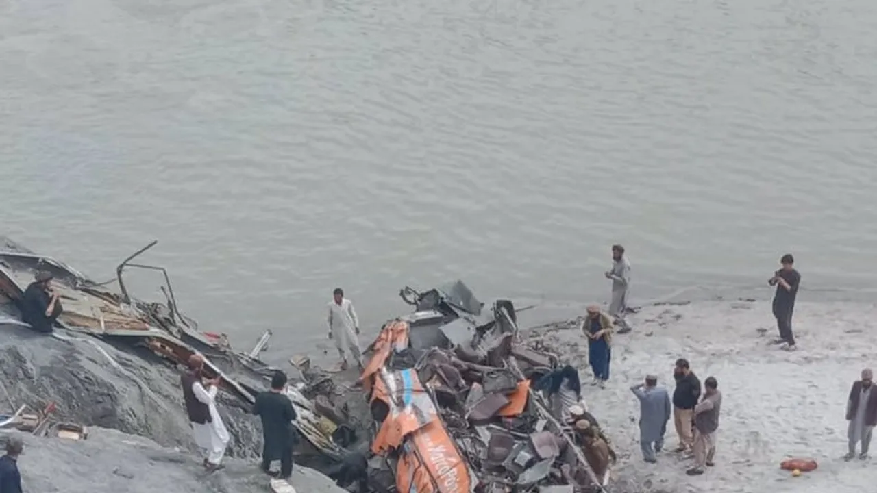 20 Killed in Tragic Bus Accident on Karakoram Highway in Pakistan