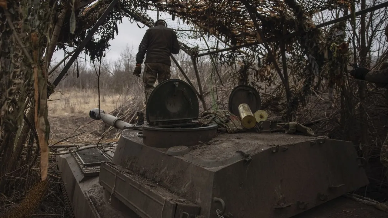 Russian Artillery Destroys Ukrainian Positions in Donetsk Using Guided Shells