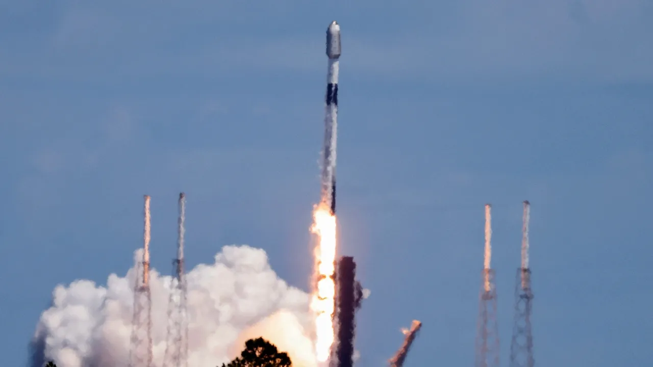 SpaceX Launches Falcon 9 Rocket with 20 Starlink Satellites from Cape Canaveral