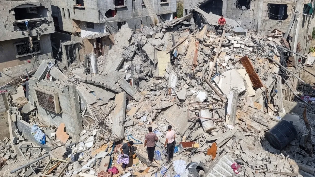 Israeli Airstrikes Kill Several Palestinians in Central Gaza Strip