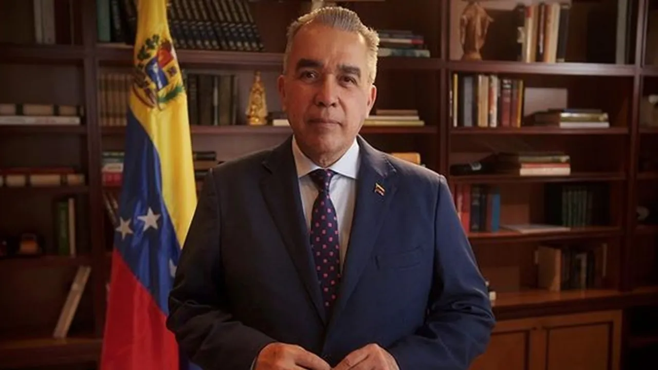 Luis Eduardo Martínez Becomes Presidential Candidate as CNE Allows Alacranes Party to Decline Candidacy in Venezuela