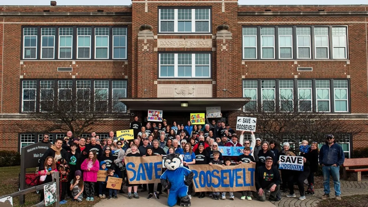 Keego Harbor Residents Rally to Preserve Historic Roosevelt Elementary School