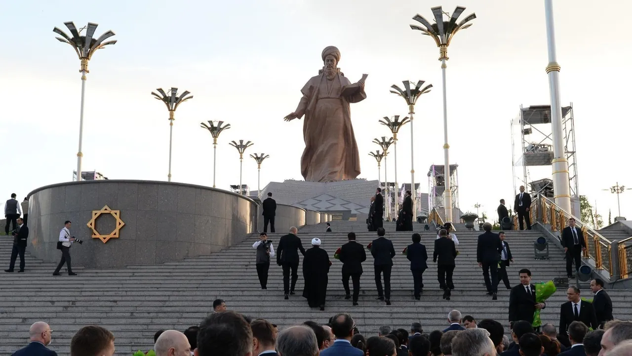 Turkmenistan Unveils 80-Meter Bronze Statue of National Poet Magtymguly Pyragy