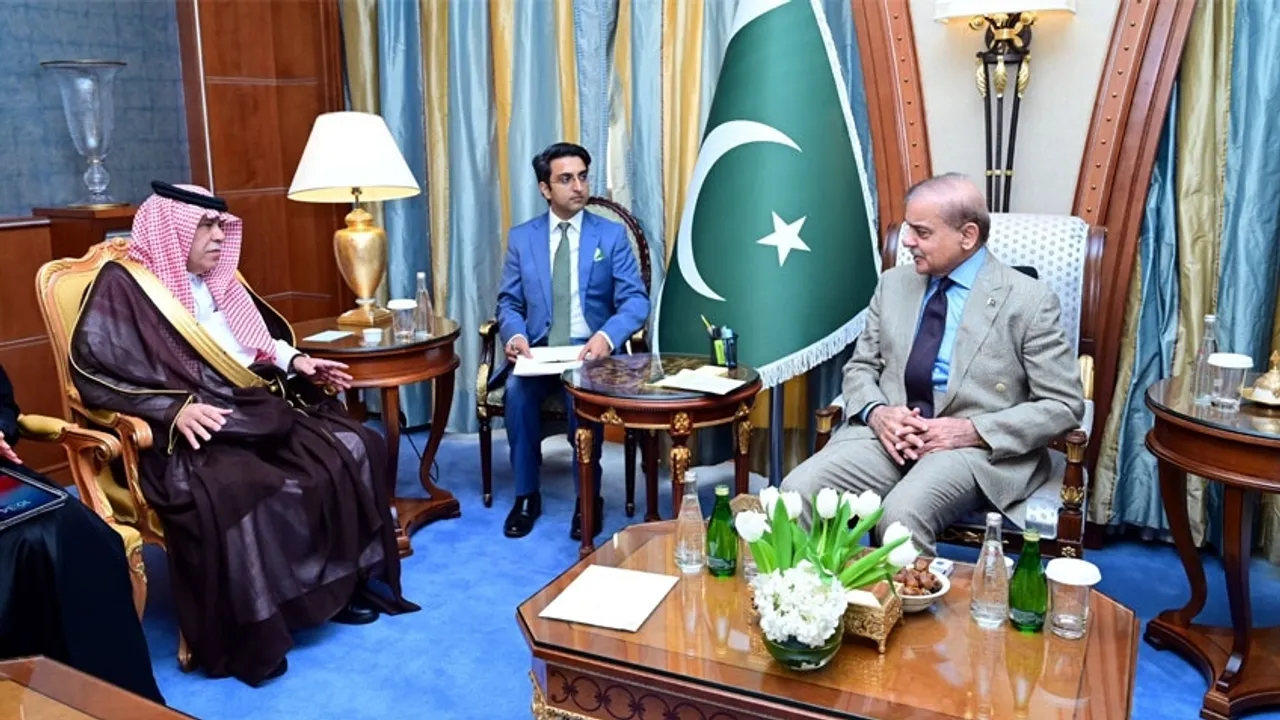 Pakistan PM Shehbaz Sharif Meets Saudi Commerce Minister to Boost Economic Ties