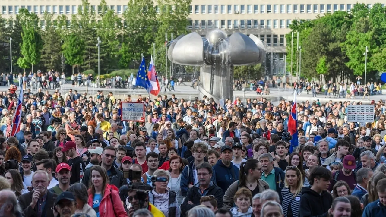 Thousands Protest in Slovakia AgainstGovernment Plan to Control Media