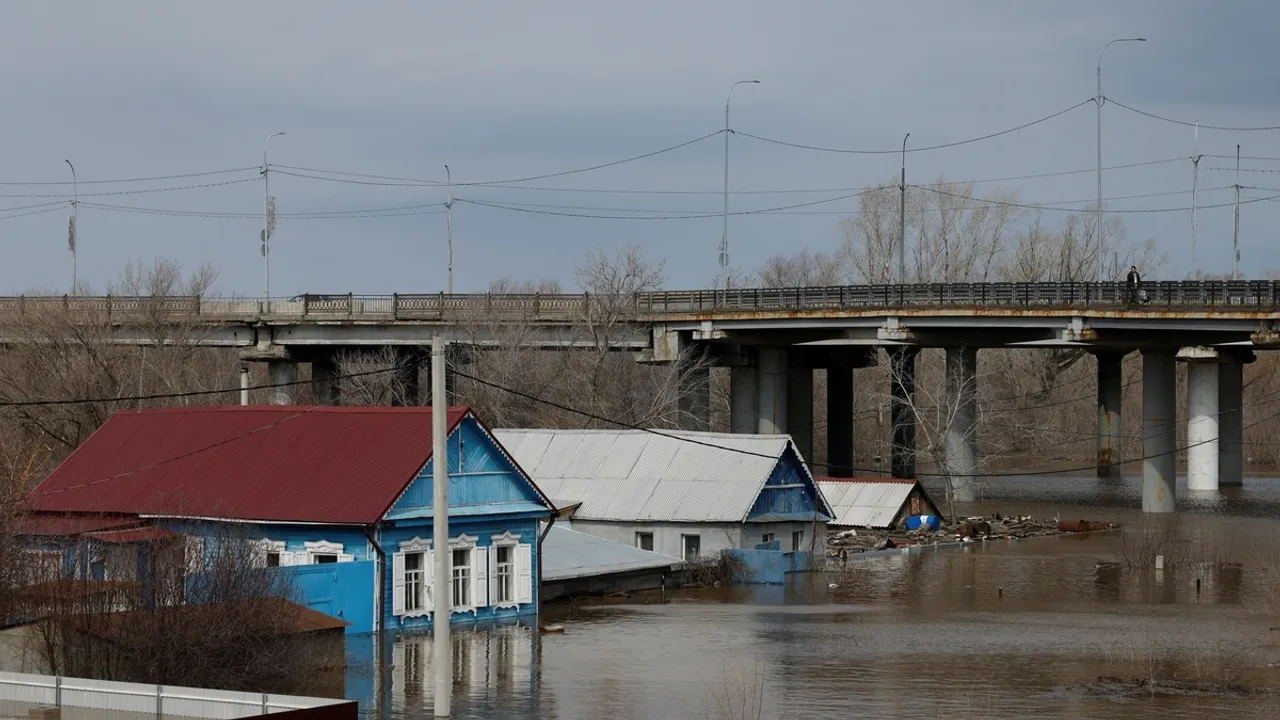 Nearly 550 Homes Freed from Floodwater in Orenburg Oblast, Russia Within 24 Hours