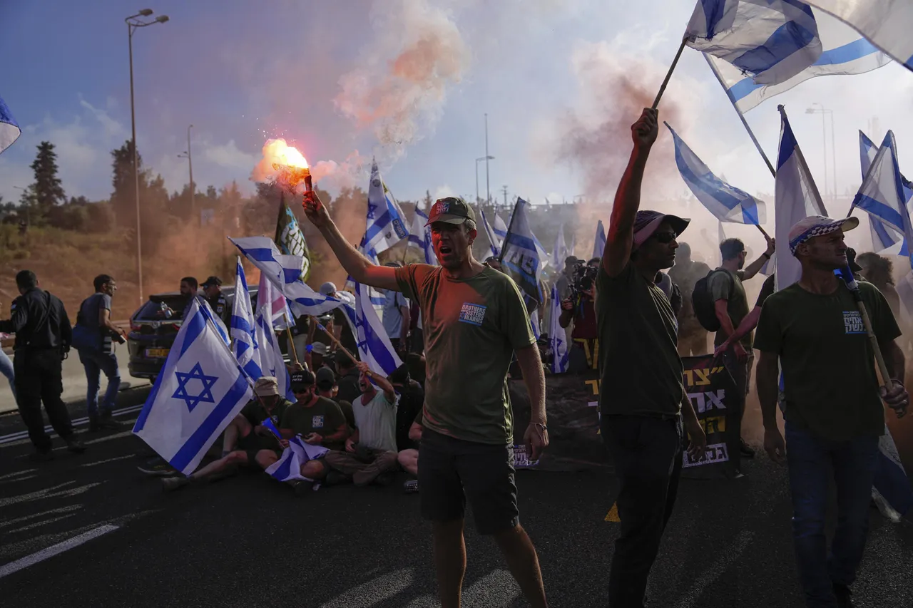 Anti-government protests held across Israel as demonstrators block highway.