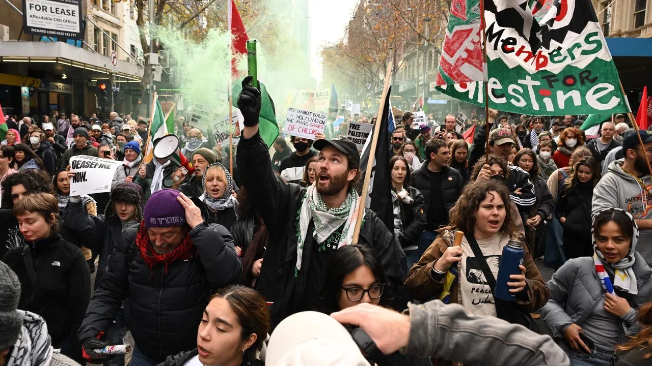 A pro-Palestine rally in Melbourne, attended by around 3,000 people, escalated into a clash between protesters and police