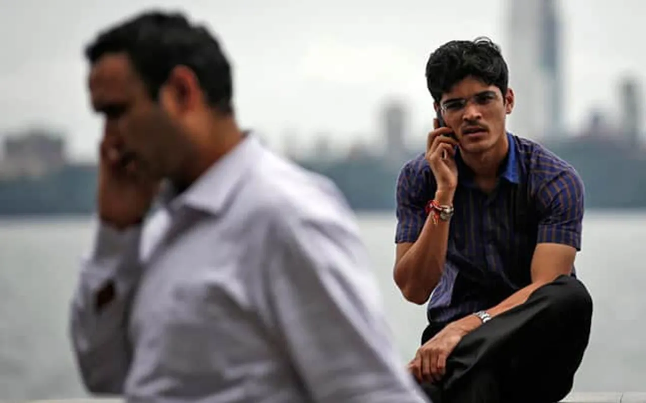 India mobile phone shipments drop 4% to 53 million units in Q1:Study