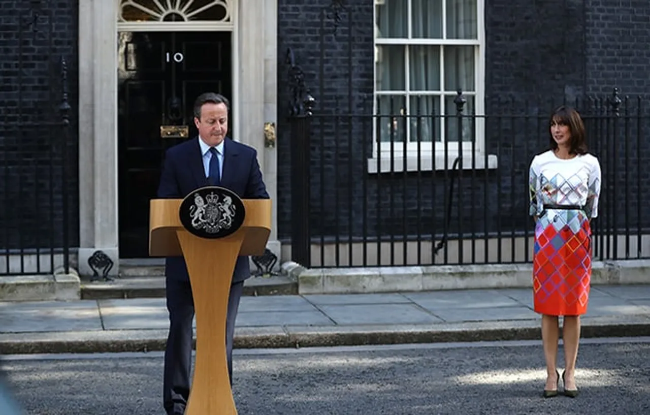 David Cameron announces his resignation