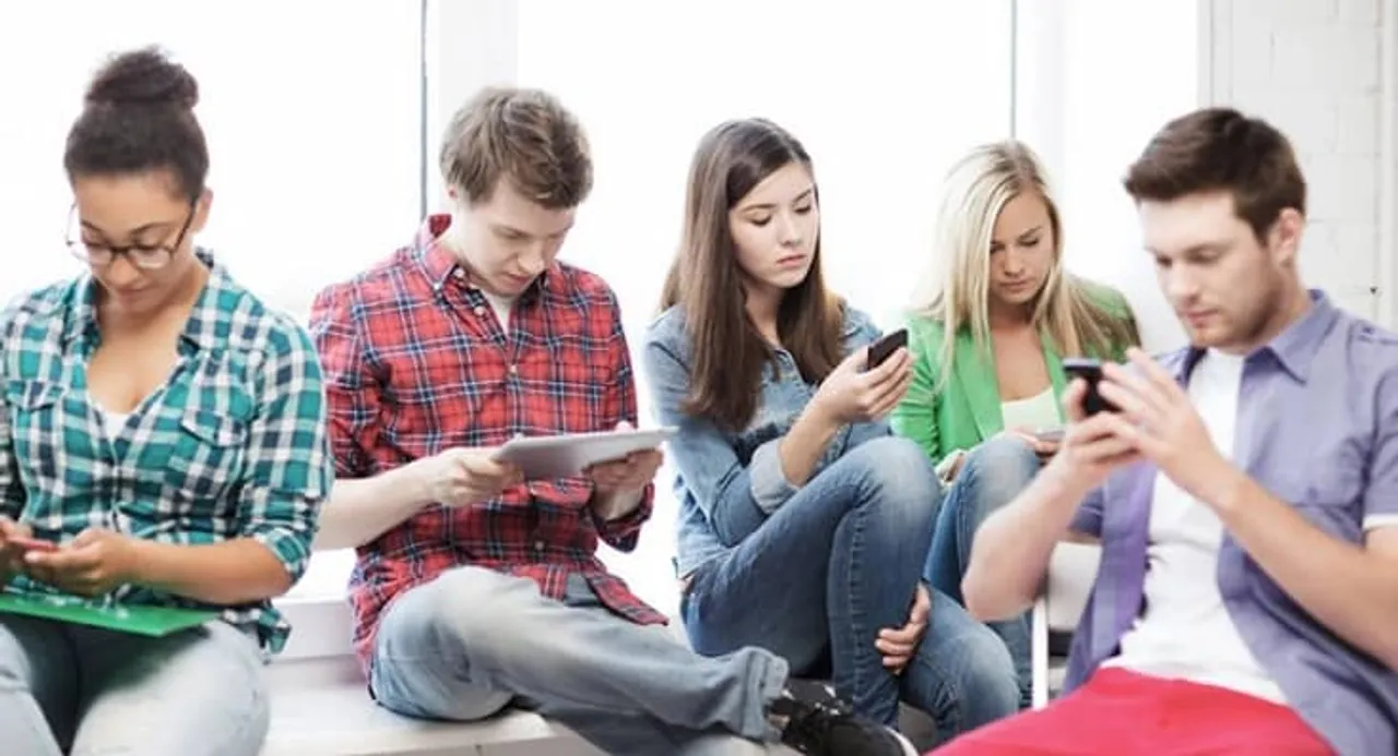 Youth hooked on mobile messaging