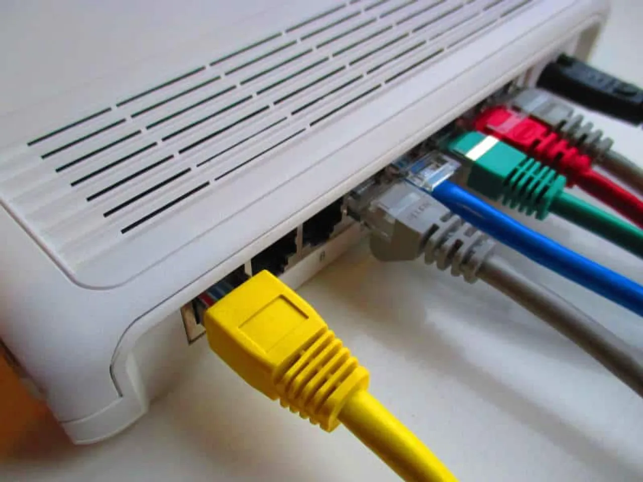 Best broadband plans under Rs 1,000