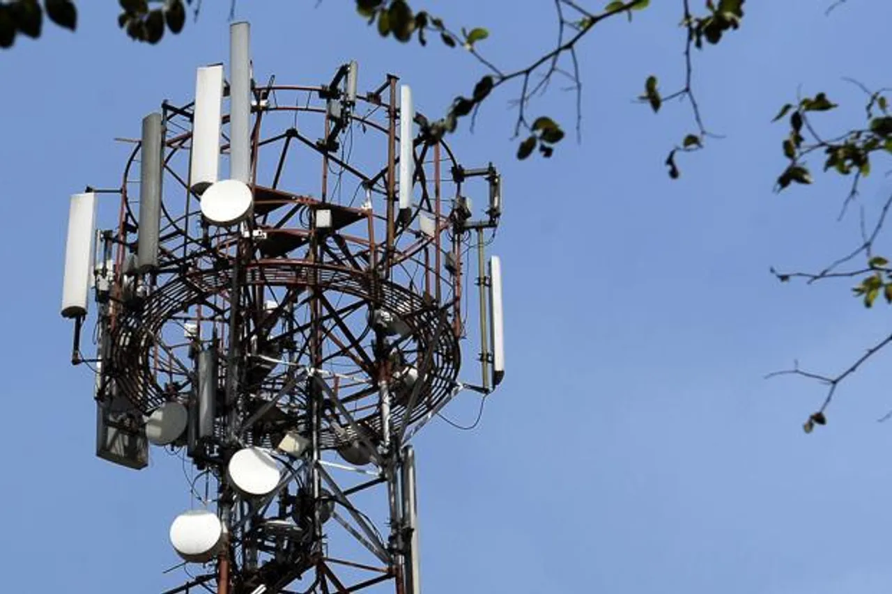 India’s telecom operators to spend Rs 1 lakh crore in spectrum auction: Crisil