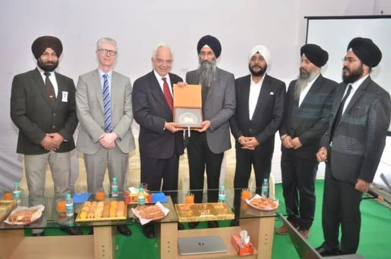 DataWind inks two MoUs in the presence of Canadian Immigration Minister