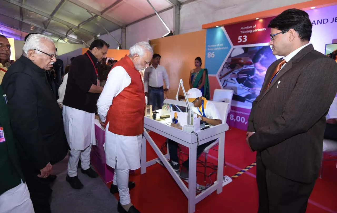 Narendra Modi unveils Indian Institute of Skills of India at Kanpur