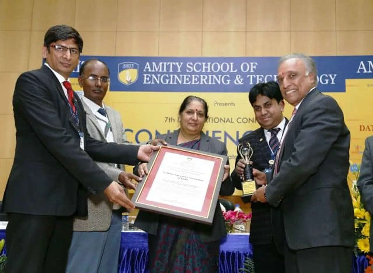 Amity facilitates Rajan Mathews with Industry Leadership Award for his contribution to the telecom industry