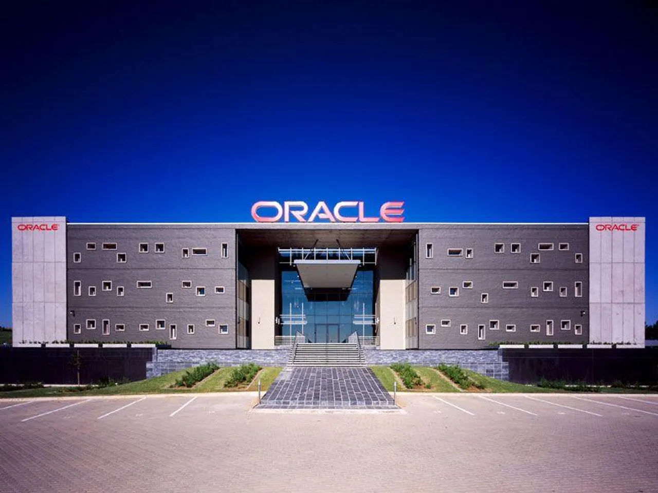 VMware joins hands with Oracle